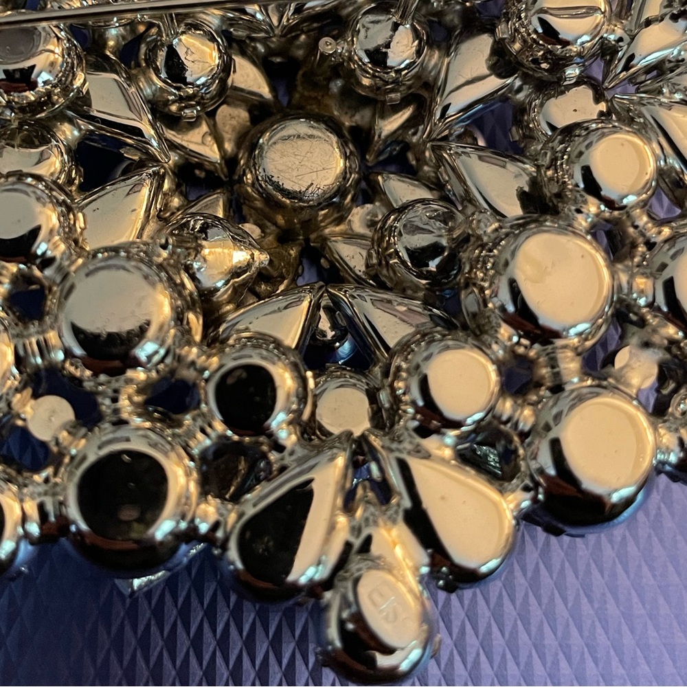 Weiss Vintage Elegant Smoky Grey & White Rhinestone Brooch & Earrings - Picture 8 of 9